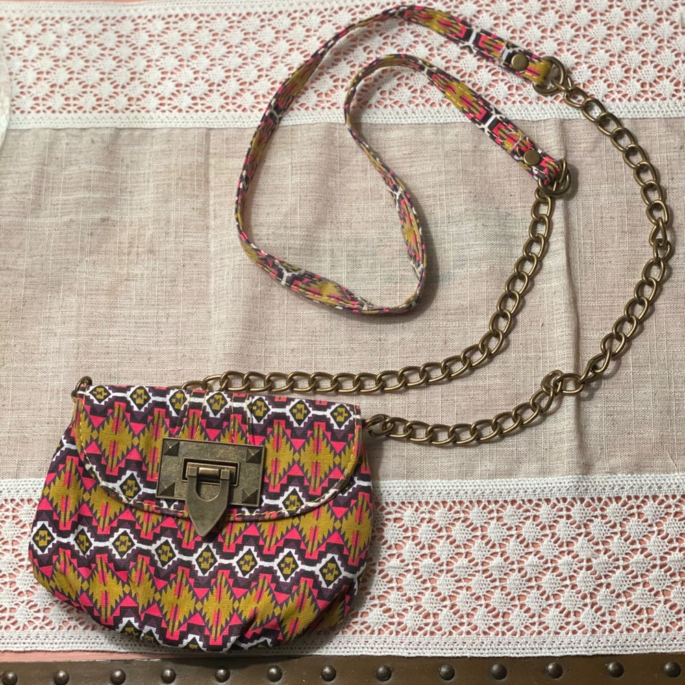 Tiny side purse 👛 fun for the summer💗🌸💕❤️